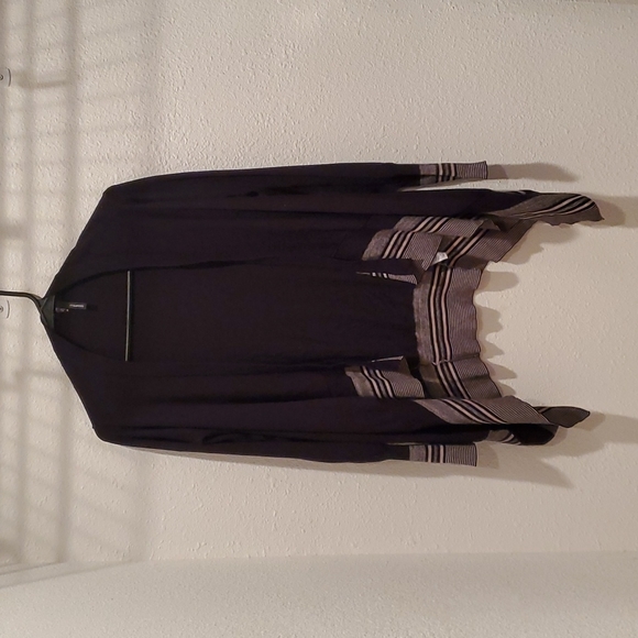 ❄️ Maurice's Black and Pink Cardigan - Picture 1 of 4